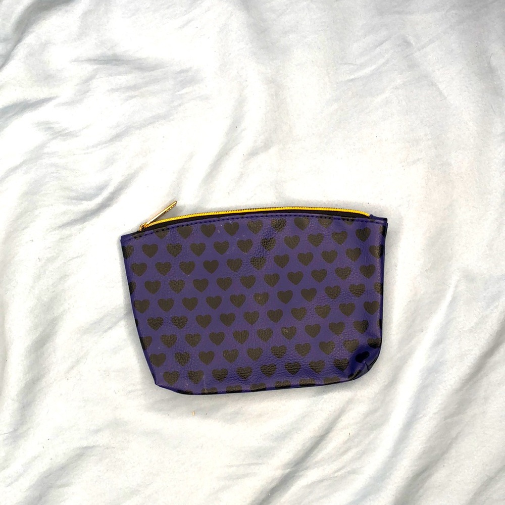 A cute make up bag💜